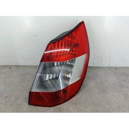 LAMPA TYLNA PRAWA RENAULT SCENIC II 2.0 16V 136KM 2.0 16V 2006 8200493375 2SK008659 NV676 136 6452 