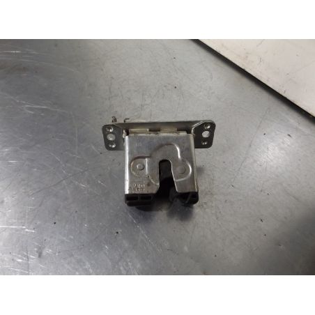 RYGIEL ZAMEK KLAPY TYŁ OPEL CORSA C 1.2 16v 2002 90534769 