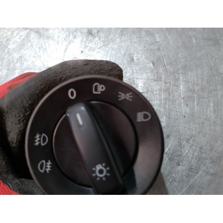 WŁĄCZNIK ŚWIATEŁ VW PASSAT B6 2.0 TDI 2005 