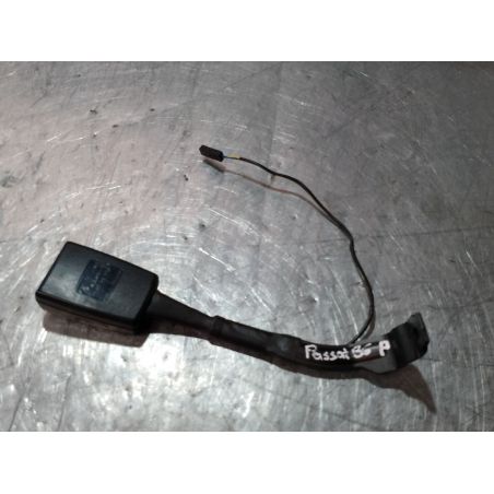 ZAPIĘCIE SPINKA PASA PRAWE VW PASSAT B6 2.0 TDI 2005 1K3857756 