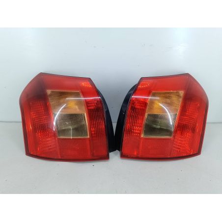 LAMPY TYŁ KOMPLET TOYOTA COROLLA IX E12 1.4 16V VVT-I 97KM 1.4 VVT-I 2002 02-51  