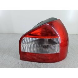 LAMPA TYLNA PRAWA AUDI  A3 8L 1.6 B20028L0945096B                                            