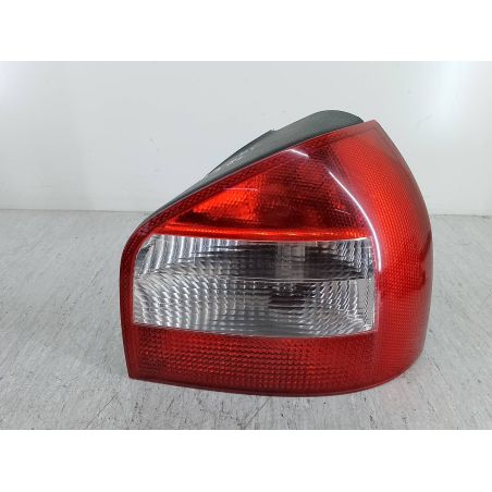 LAMPA TYLNA PRAWA AUDI  A3 8L 1.6 B 2002 8L0945096B 