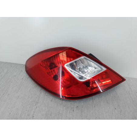 LAMPA TYLNA LEWA OPEL CORSA D 1.2 2008 13269050 