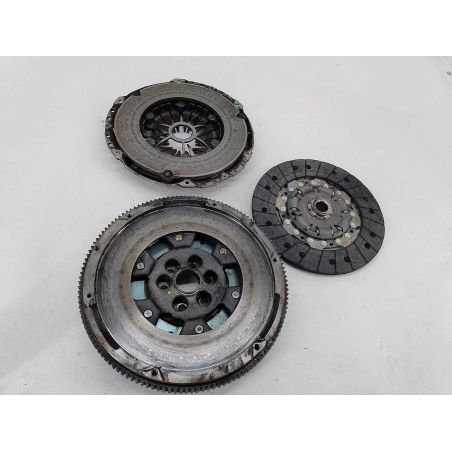 KOŁO DWUMASOWE KOMPLETNE VW PASSAT B7 2.0 TDI 140KM 2.0 TDI 2010 415058310  324035510  124035410 