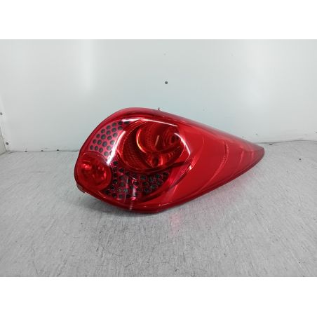 LAMPA TYLNA PRAWA PEUGEOT 207 SW 1.4 VTI 95KM 1.4 VTI 2007 9680157980-02 VP7PFX-13404-A 