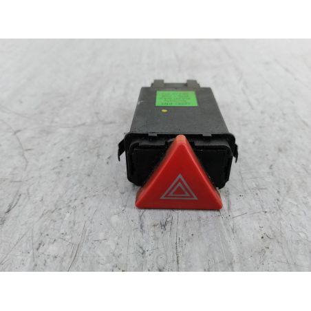 WŁĄCZNIK ŚWIATEŁ AWARYJNYCH AUDI A3 8L 1.9 TDI 90KM 1.9 TDI 1999 8L0941509H 