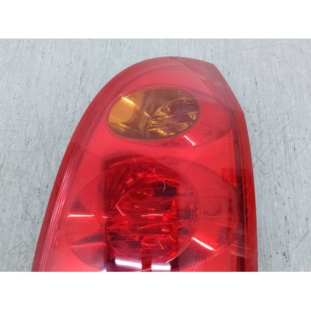 LAMPA TYLNA PRAWA NISSAN PRIMERA P12 ( 03-07 ) 1.8 16V 2004 89077085  26550AU40A 