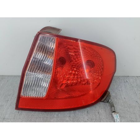 LAMPA TYLNA PRAWA HYUNDAI GETZ 1.1 12V 2008 92402-0B5   
