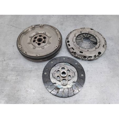 KOŁO DWUMASOWE KOMPLETNE VW PASSAT B6 1.9 TDI 105KM 1.9 TDI 2006 1864001694  3082001409 