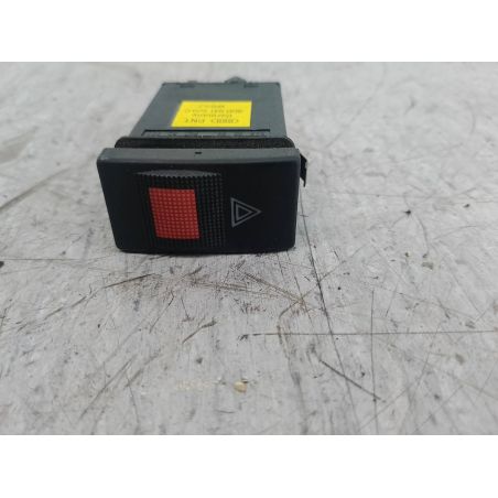 WŁĄCZNIK ŚWIATEŁ AWARYJNYCH AUDI A4 B5 1.9 TDI 110KM 1.9 TDI 1998 8D0941509C 