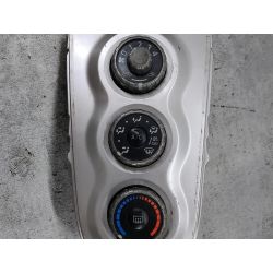 PANEL NAWIEWU TOYOTA YARIS II 1.0 VVT-I 69KM1.0 VVT-I200555406-52120                                            